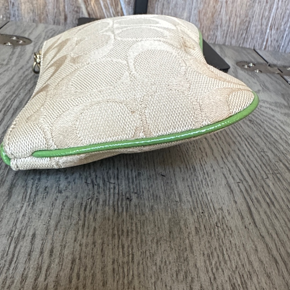 Coach Signature Canvas Wristlet Light Khaki Green Grass with Matching Tag - Picture 6 of 16